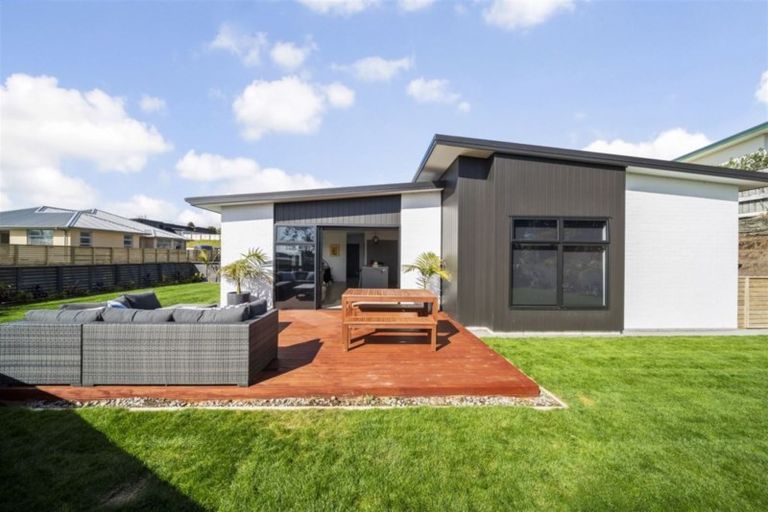 Photo of property in 2 Piper Way, Glen Avon, New Plymouth, 4312