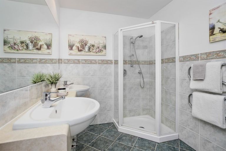 Photo of property in 1i/175 Hurstmere Road, Takapuna, Auckland, 0622