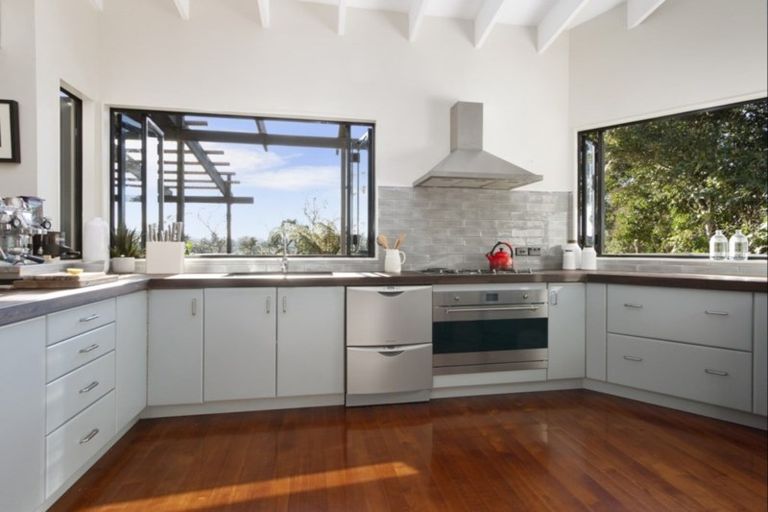 Photo of property in 9 Onewa Road, Northcote, Auckland, 0627