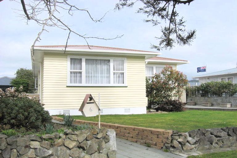 Photo of property in 6 Pencarrow Crescent, Wainuiomata, Lower Hutt, 5014