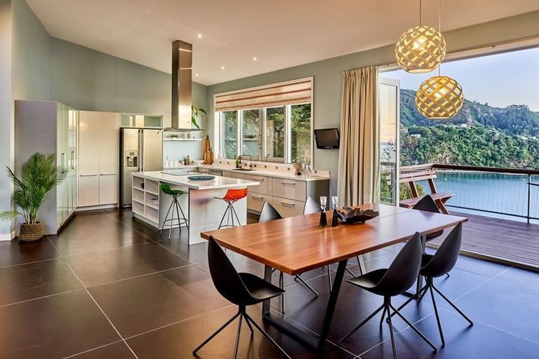 Photo of property in 4 Wilmore Way, Lowry Bay, Lower Hutt, 5013