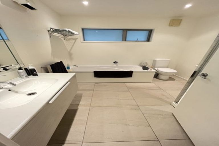 Photo of property in 4 Marina View, Paremata, Porirua, 5026