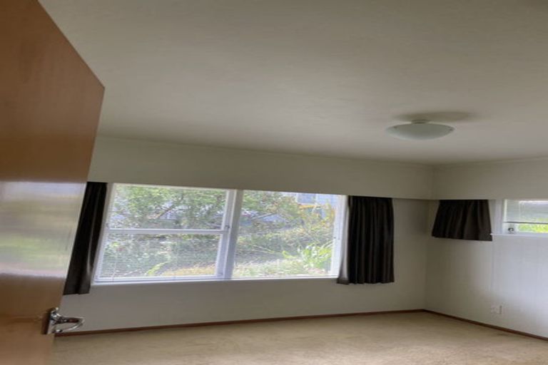 Photo of property in 1022 East Coast Road, Fairview Heights, Auckland, 0630