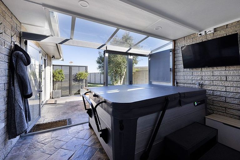 Photo of property in 12 Green Lane, Hawera, 4610