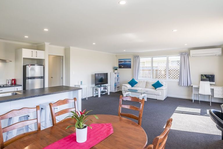 Photo of property in 10 Tapuhikura Street, Waikanae, 5036