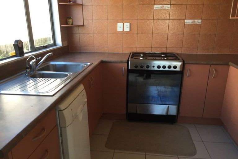 Photo of property in 11/43 Fruitvale Road, New Lynn, Auckland, 0600