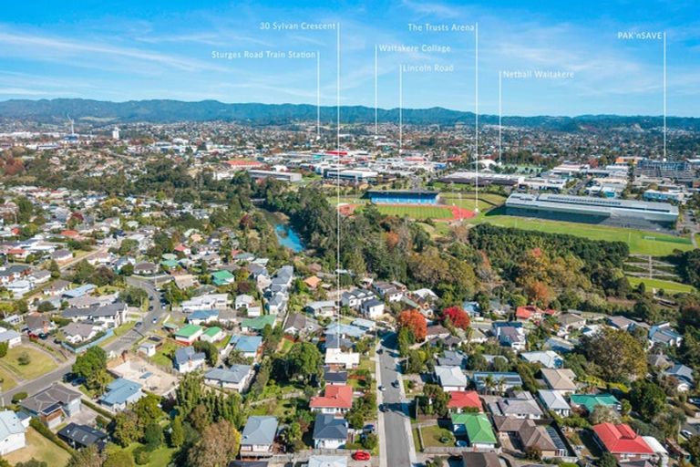 Photo of property in 30 Sylvan Crescent, Te Atatu South, Auckland, 0610