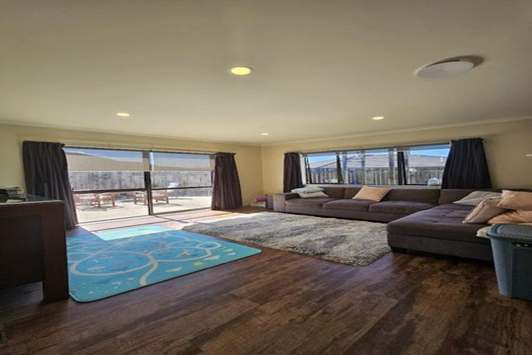 Photo of property in 17 Consort Close, Paraparaumu Beach, Paraparaumu, 5032