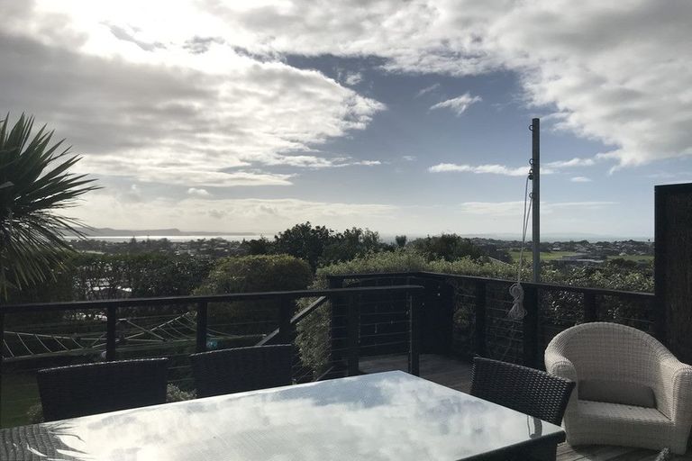 Photo of property in 93 Wade River Road, Stanmore Bay, Whangaparaoa, 0932