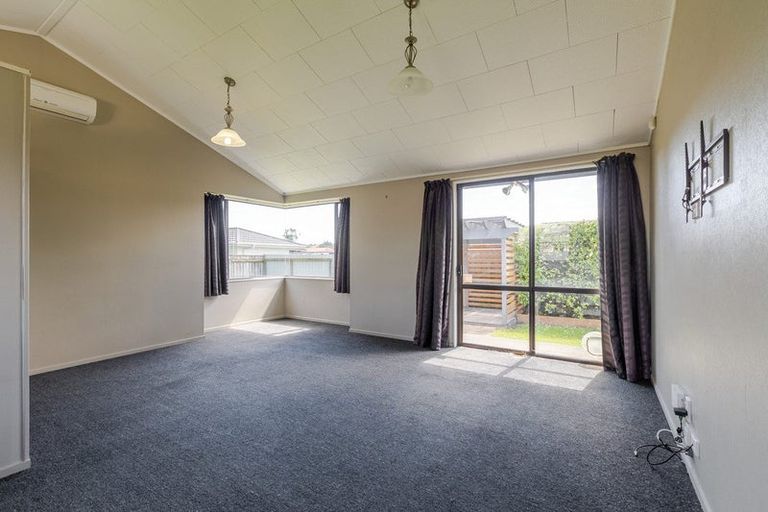 Photo of property in 30 Peppertree Glade, Kelvin Grove, Palmerston North, 4414