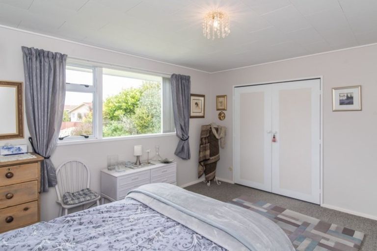 Photo of property in 9 Lesley Grove, Waikanae, 5036