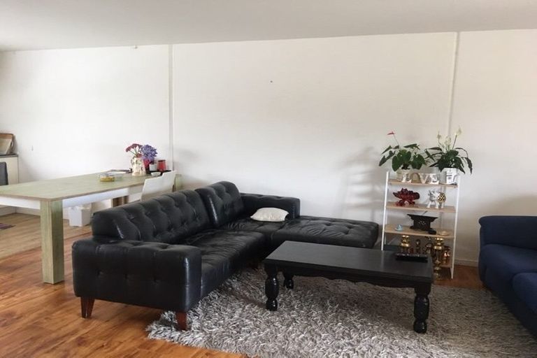 Photo of property in Krisley Court, 1/6 Ambrico Place, New Lynn, Auckland, 0600