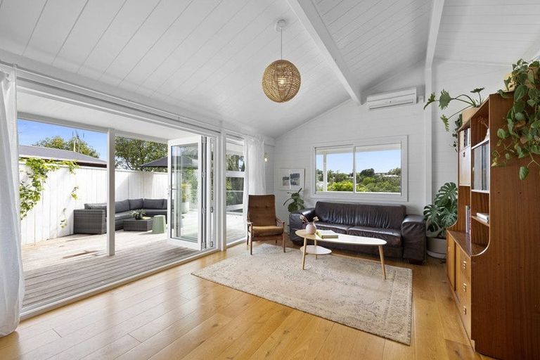 Photo of property in 12 Honnor Place, Hurdon, New Plymouth, 4310