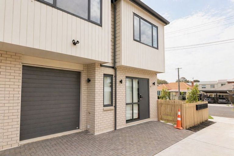 Photo of property in 1/19 Earlsworth Road, Mangere East, Auckland, 2024