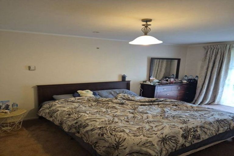 Photo of property in 547 Glenfield Road, Glenfield, Auckland, 0629