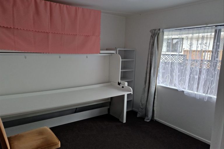 Photo of property in 2/43 Sabulite Road, Kelston, Auckland, 0602