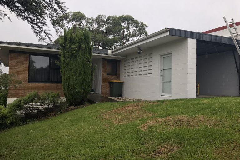 Photo of property in 1/593 Glenfield Road, Totara Vale, Auckland, 0629