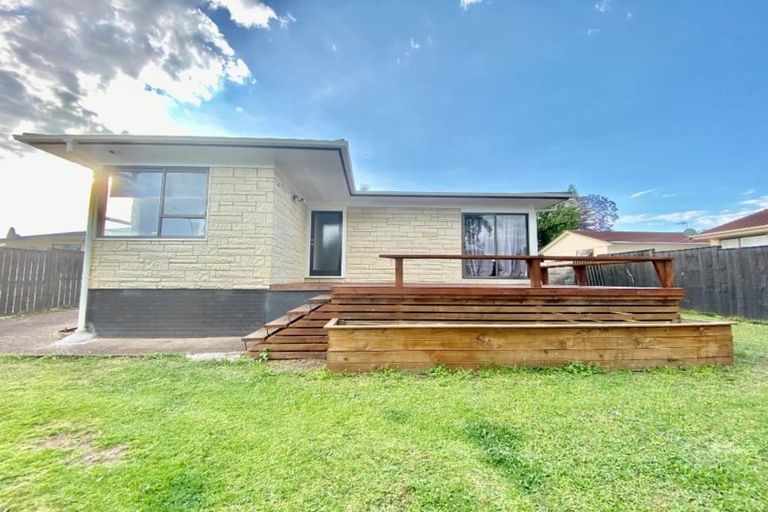 Photo of property in 15 Mon Desir Place, Manurewa, Auckland, 2102