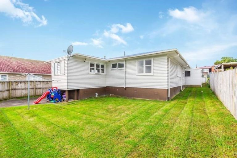 Photo of property in 190 Rathgar Road, Henderson, Auckland, 0610