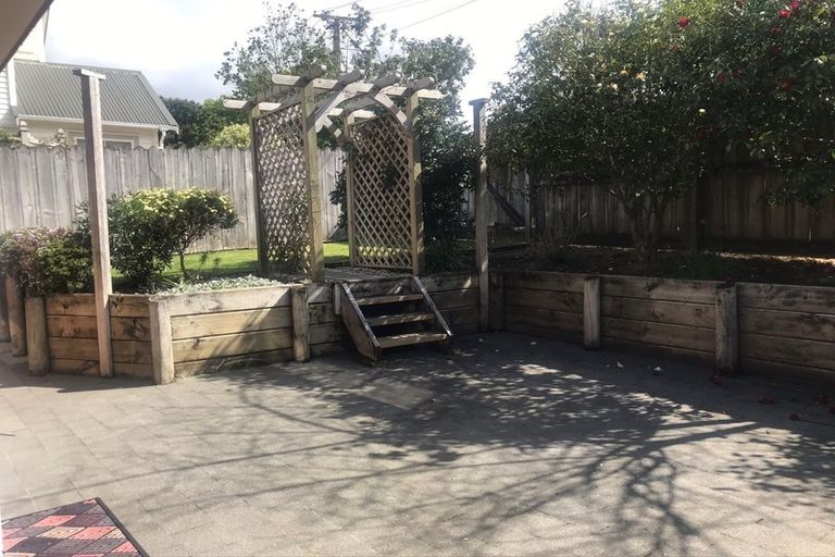 Photo of property in 3/27 Luplau Crescent, Cockle Bay, Auckland, 2014