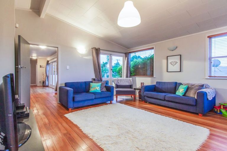 Photo of property in 1/22 Waimumu Road, Massey, Auckland, 0614