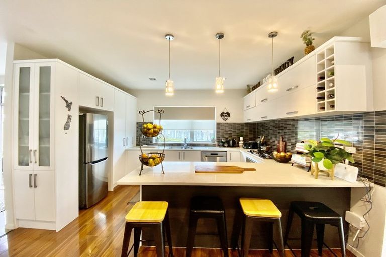 Photo of property in 27 Kereru Rise, Papakura, 2110