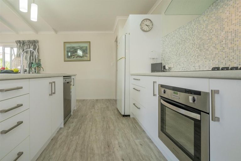 Photo of property in 9 Wells Place, Whitianga, 3510