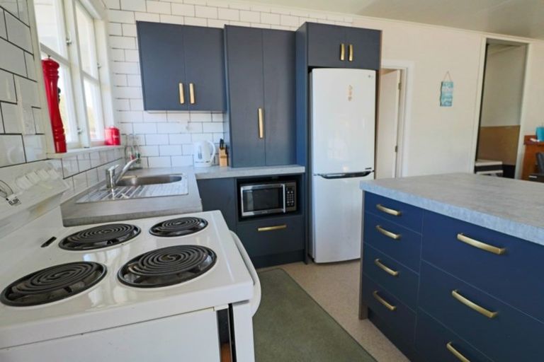 Photo of property in 6 Hennessy Street West, Foxton Beach, Foxton, 4815