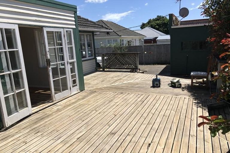 Photo of property in 43 Guthrie Street, Waterloo, Lower Hutt, 5011