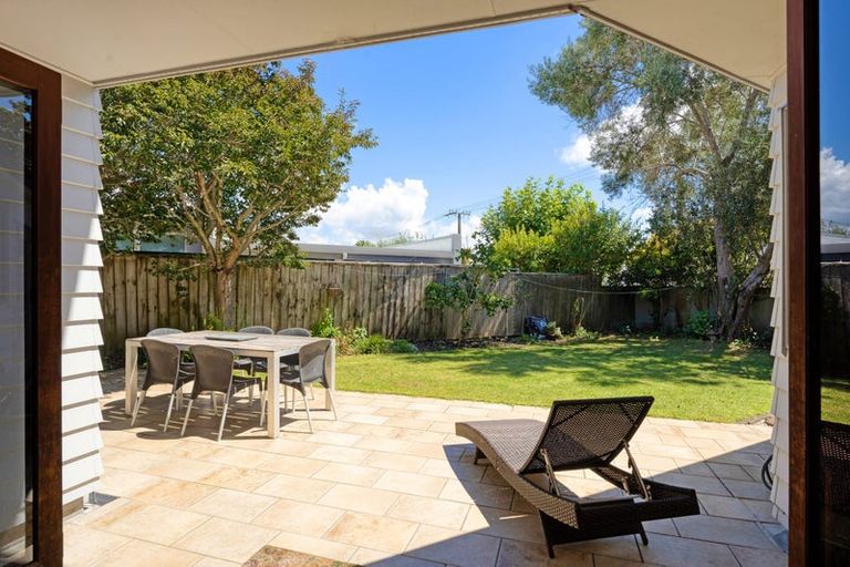 Photo of property in 2/6 Crete Avenue, Milford, Auckland, 0620