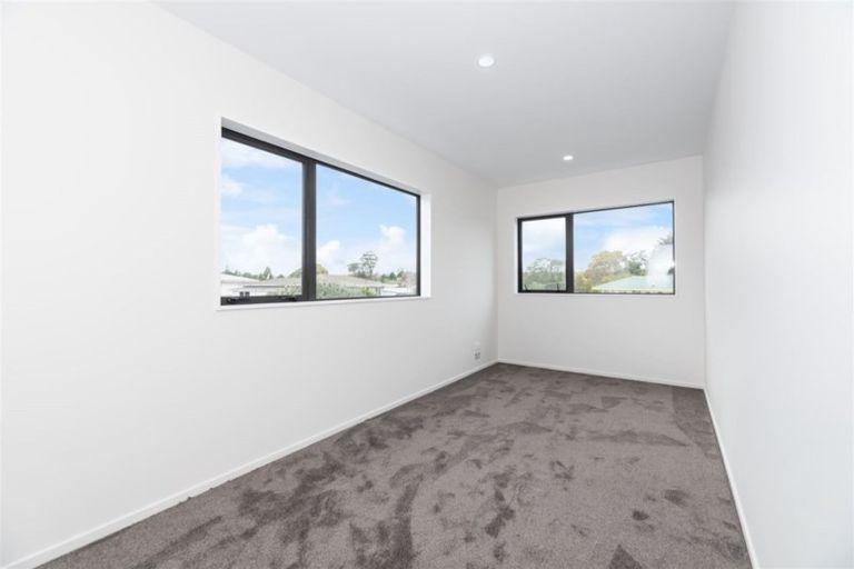 Photo of property in 18b Riverpark Crescent, Henderson, Auckland, 0610