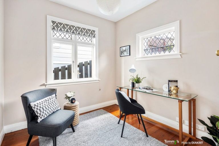 Photo of property in 74 Northland Road, Northland, Wellington, 6012