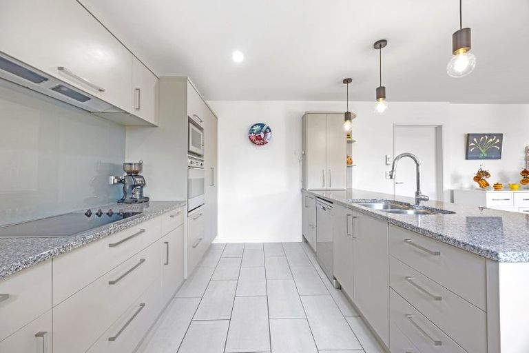 Photo of property in 15 Cridland Place, Halswell, Christchurch, 8025