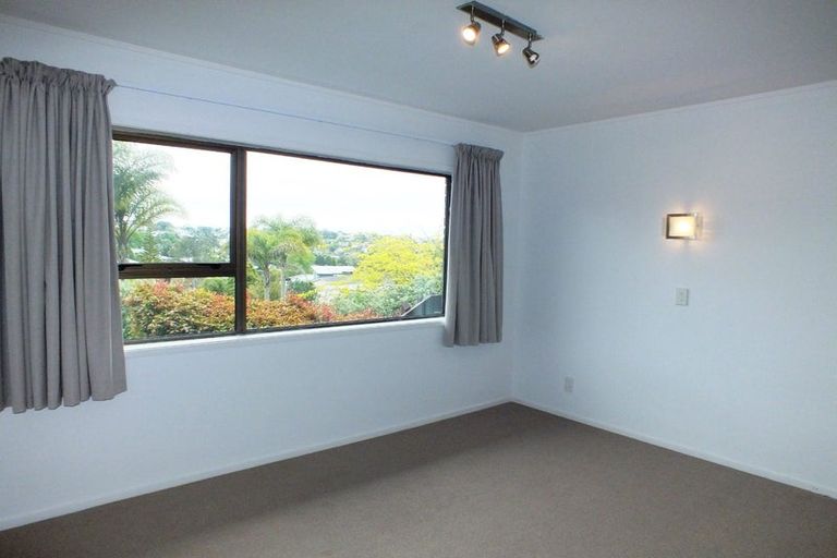 Photo of property in 1/19 Saddleback Rise, Murrays Bay, Auckland, 0630