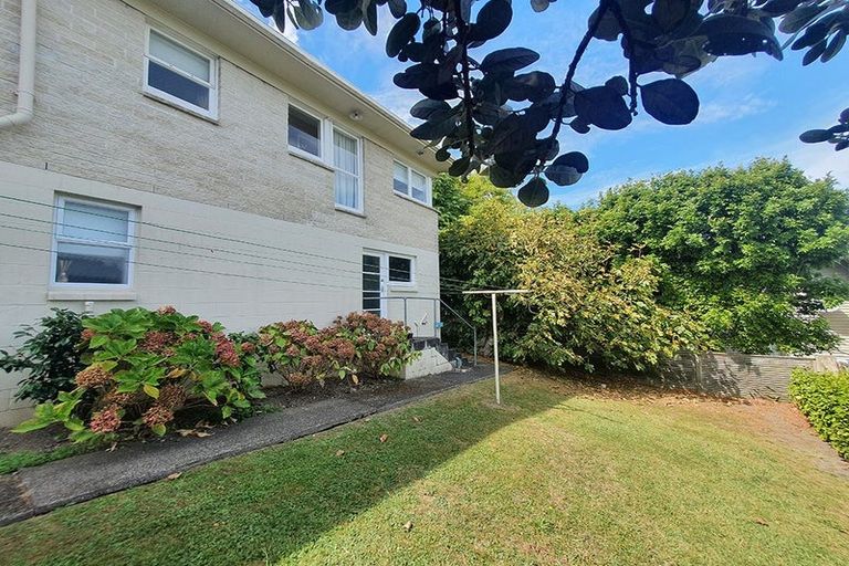 Photo of property in 3/16 Northumberland Avenue, Belmont, Auckland, 0622