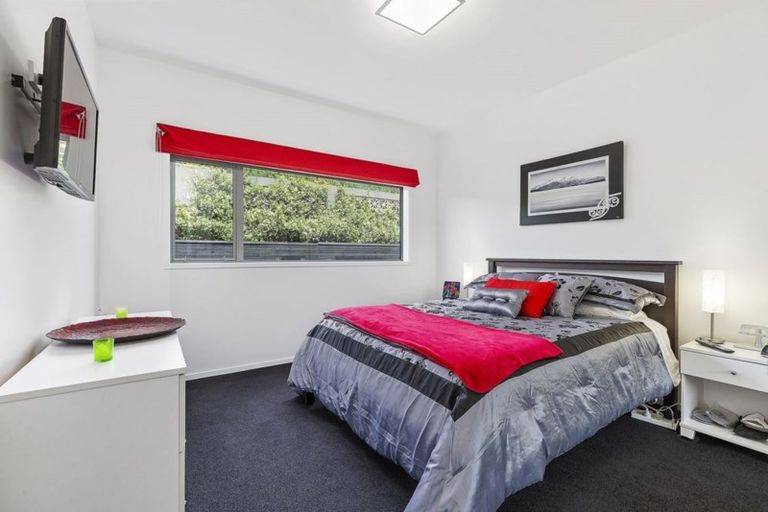 Photo of property in 5 Linacre Way, Tawa, Wellington, 5028