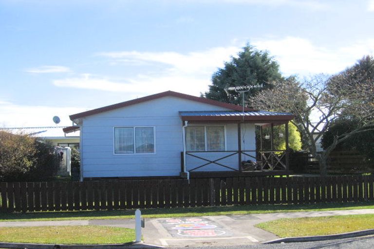 Photo of property in 28 Crawshaw Drive, Nawton, Hamilton, 3200