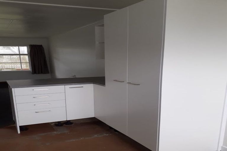 Photo of property in 5 Whiteley Street, Moturoa, New Plymouth, 4310