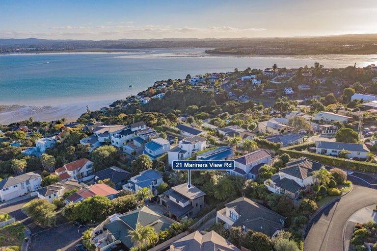Photo of property in 21 Mariners View Road, Beach Haven, Auckland, 0626