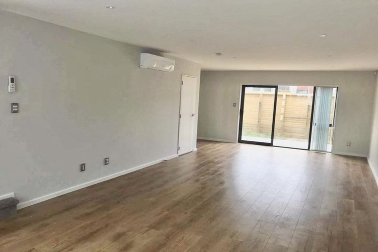 Photo of property in 58 Bordeaux Parade, Te Atatu South, Auckland, 0610