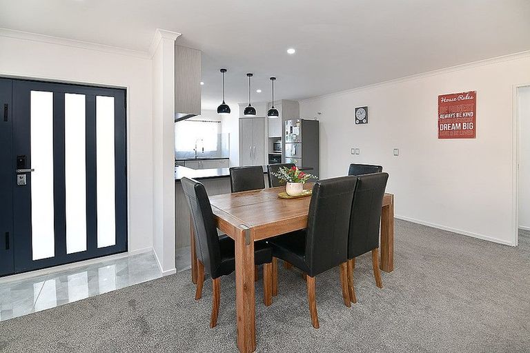 Photo of property in 21 Rauta Way, Helensville, 0800