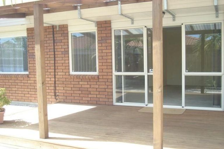 Photo of property in 1/3 Caribbean Drive, Unsworth Heights, Auckland, 0632