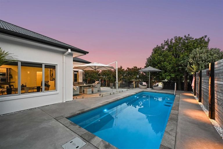 Photo of property in 94 Rototuna Road, Rototuna, Hamilton, 3210