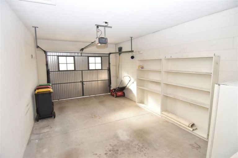 Photo of property in 2/1 Thorrington Road, Cashmere, Christchurch, 8022