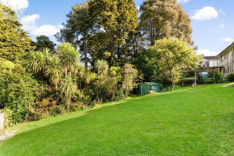 Photo of property in 49 Pupuke Road, Birkenhead, Auckland, 0627