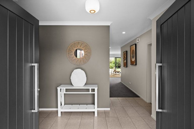 Photo of property in 19 Haast Place, Poraiti, Napier, 4112