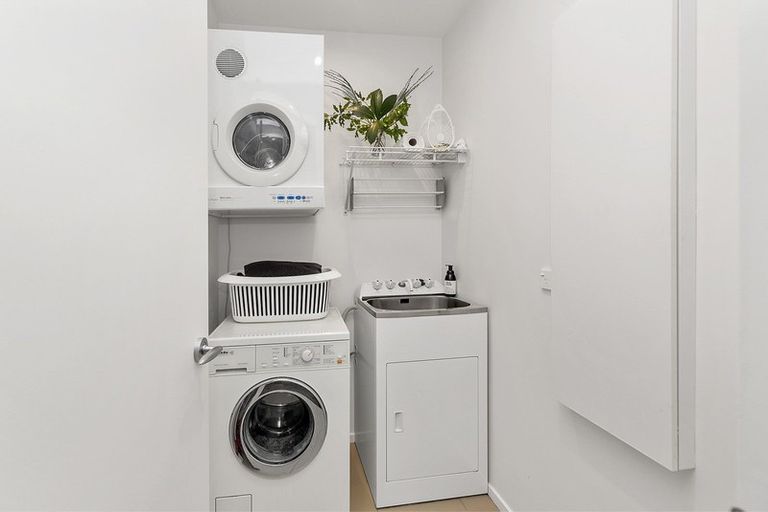 Photo of property in Alto Apartments, 4a/22 Telford Terrace, Oriental Bay, Wellington, 6011