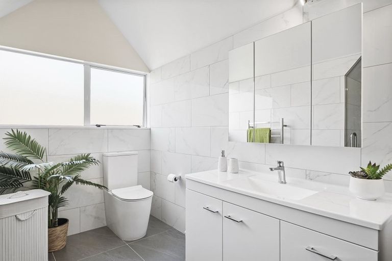 Photo of property in 2/47 Centorian Drive, Windsor Park, Auckland, 0632