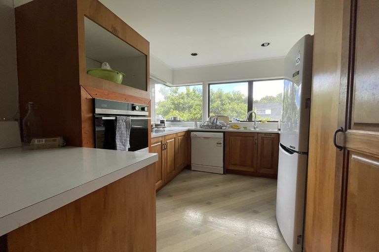 Photo of property in 2/1 Seaford Place, Murrays Bay, Auckland, 0630