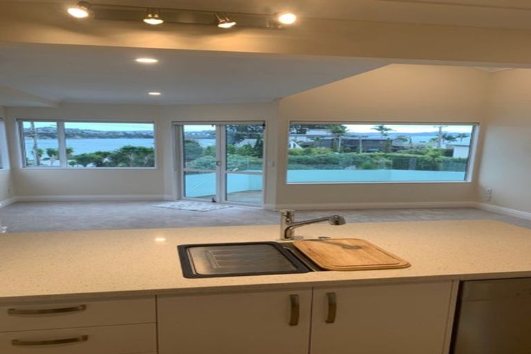 Photo of property in 7a Tindalls Bay Road, Tindalls Beach, Whangaparaoa, 0930